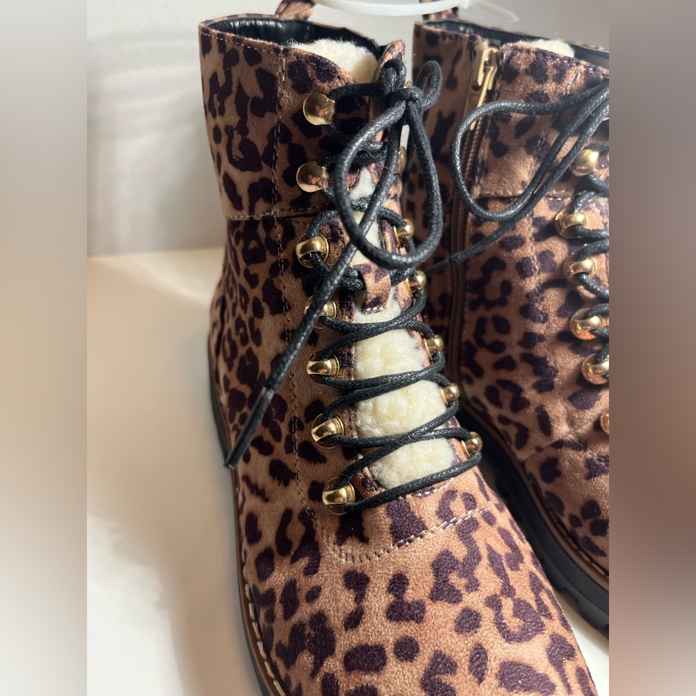 Women’s Naomi Leopard Hiker Boots 6.5 Medium Fur Lace Up Gold Accents - Picture 3 of 6